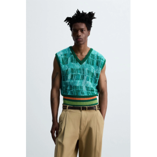 ТРИКОТАЖНЫЙ ЖИЛЕТ С ГРАФИЧЕСКИМ ПРИНТОМ © OTIS KWAME KYE QUAICOE