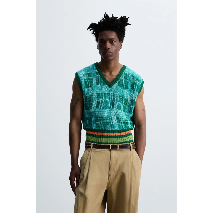 ТРИКОТАЖНЫЙ ЖИЛЕТ С ГРАФИЧЕСКИМ ПРИНТОМ © OTIS KWAME KYE QUAICOE