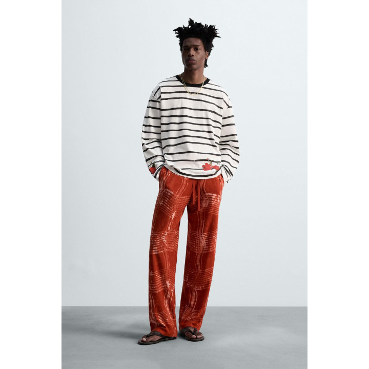 ФУТБОЛКА В ПОЛОСКУ С ПРИНТОМ © OTIS KWAME KYE QUAICOE