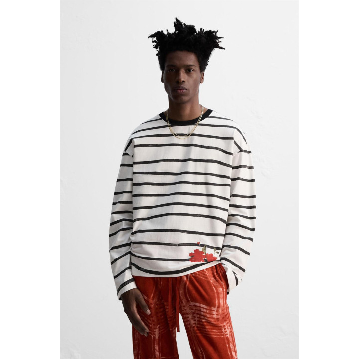 ФУТБОЛКА В ПОЛОСКУ С ПРИНТОМ © OTIS KWAME KYE QUAICOE