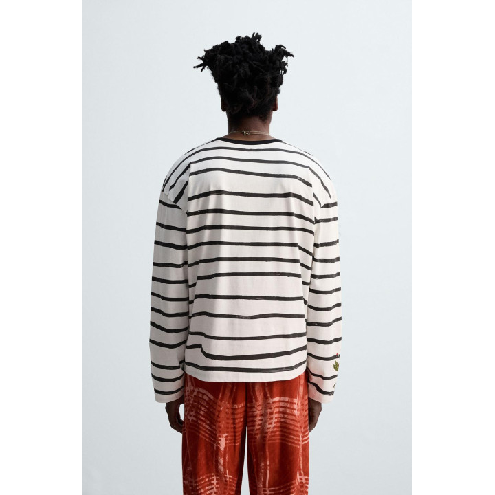 ФУТБОЛКА В ПОЛОСКУ С ПРИНТОМ © OTIS KWAME KYE QUAICOE