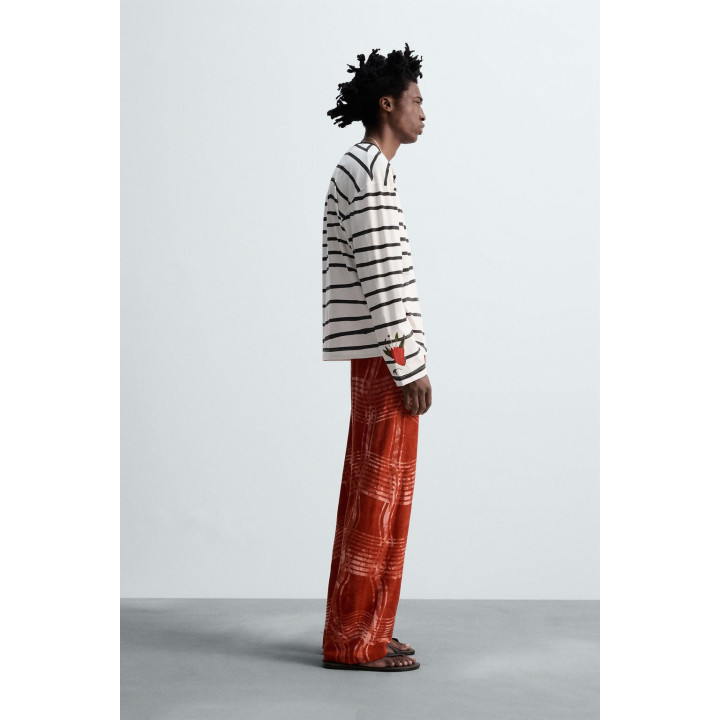 ФУТБОЛКА В ПОЛОСКУ С ПРИНТОМ © OTIS KWAME KYE QUAICOE