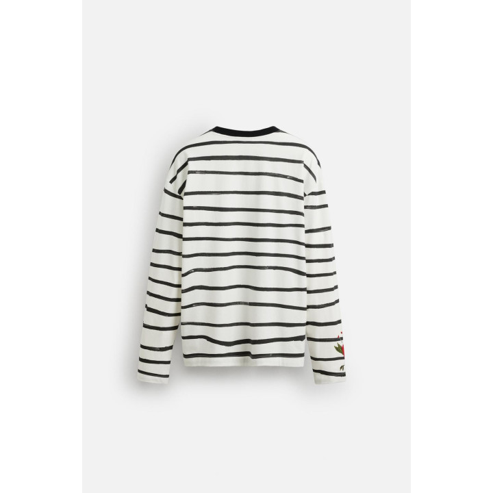 ФУТБОЛКА В ПОЛОСКУ С ПРИНТОМ © OTIS KWAME KYE QUAICOE