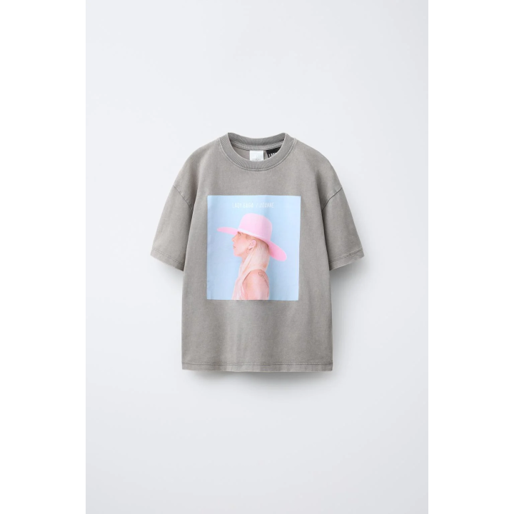 ФУТБОЛКА С ПРИНТОМ  LADY GAGA © И ЭФФЕКТОМ ПОТЕРТОСТИ