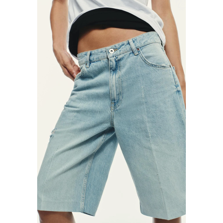 ДЖИНСОВЫЕ ШОРТЫ-БЕРМУДЫ TRF С ДЫРАМИ И СРЕДНЕЙ ПОСАДКОЙ