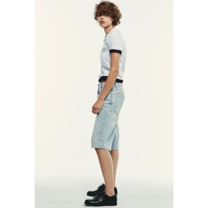 ДЖИНСОВЫЕ ШОРТЫ-БЕРМУДЫ TRF С ДЫРАМИ И СРЕДНЕЙ ПОСАДКОЙ