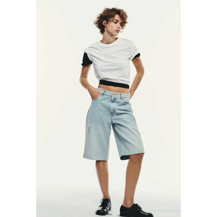 ДЖИНСОВЫЕ ШОРТЫ-БЕРМУДЫ TRF С ДЫРАМИ И СРЕДНЕЙ ПОСАДКОЙ