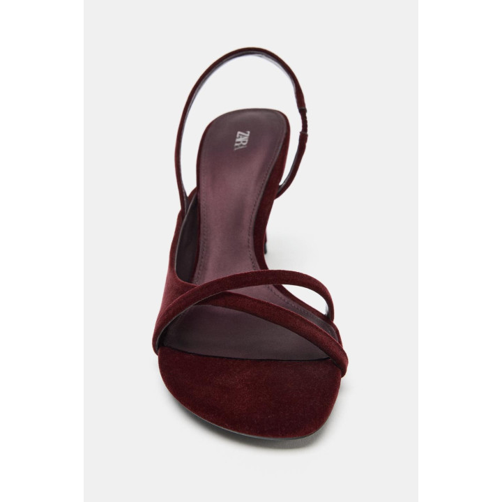 БАРХАТИСТЫЕ БОСОНОЖКИ НА КАБЛУКЕ