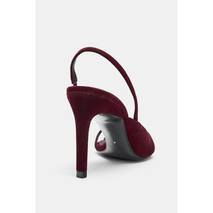 БАРХАТИСТЫЕ БОСОНОЖКИ НА КАБЛУКЕ