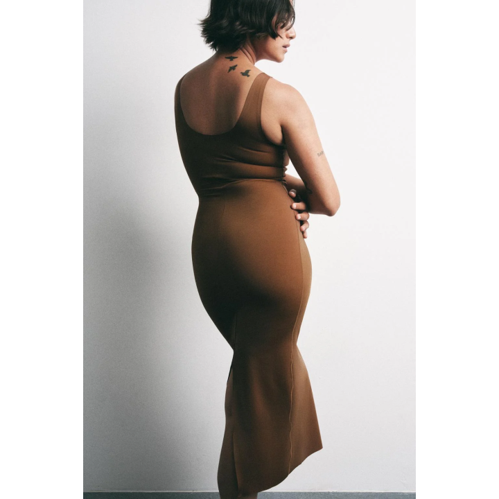 МОДЕЛИРУЮЩЕЕ ПЛАТЬЕ ИЗ СМЕСОВОГО ПОЛИАМИДА