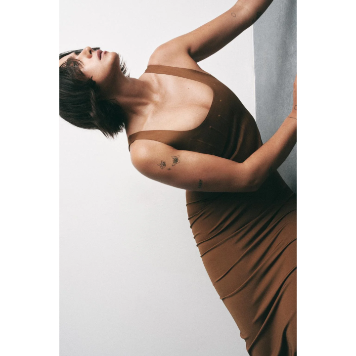 МОДЕЛИРУЮЩЕЕ ПЛАТЬЕ ИЗ СМЕСОВОГО ПОЛИАМИДА