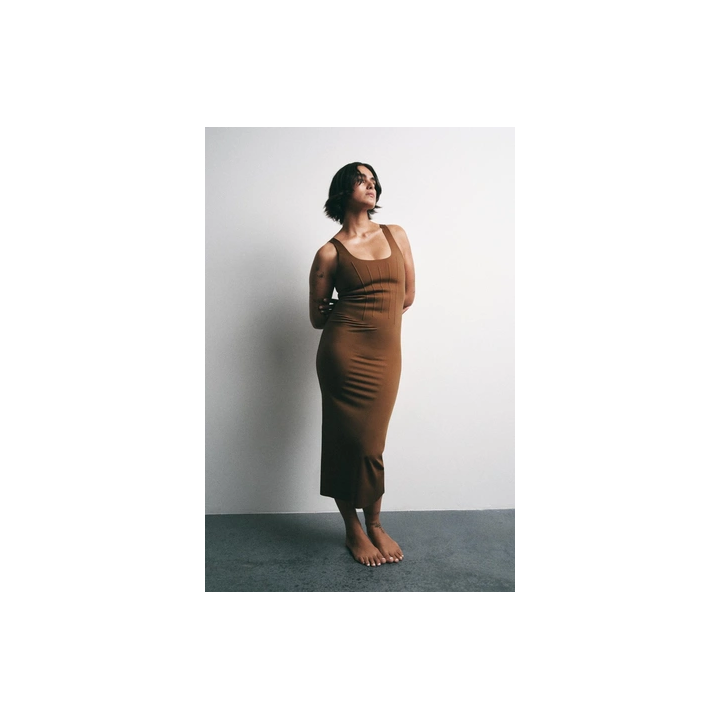 МОДЕЛИРУЮЩЕЕ ПЛАТЬЕ ИЗ СМЕСОВОГО ПОЛИАМИДА