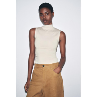 ФУТБОЛКА ИЗ ПОЛИАМИДА С ВОРОТНИКОМ-СТОЙКОЙ