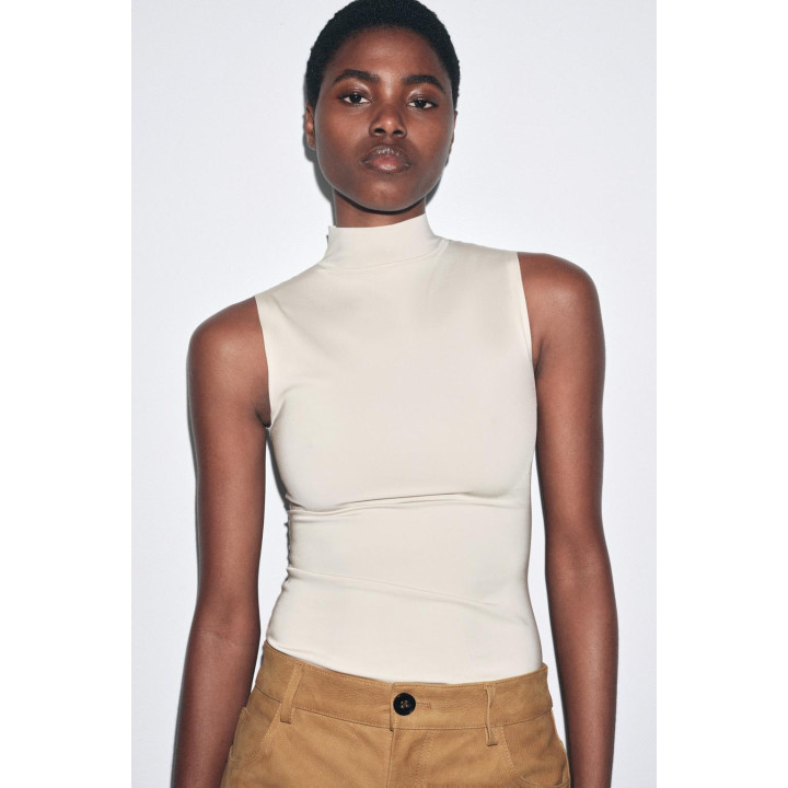 ФУТБОЛКА ИЗ ПОЛИАМИДА С ВОРОТНИКОМ-СТОЙКОЙ