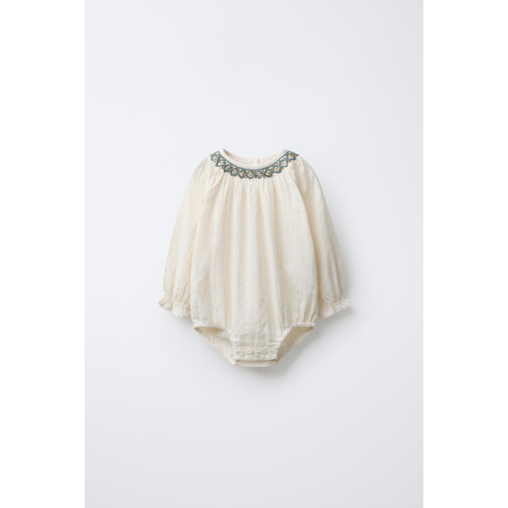 БОДИ С КОНТРАСТНОЙ ВЫШИВКОЙ