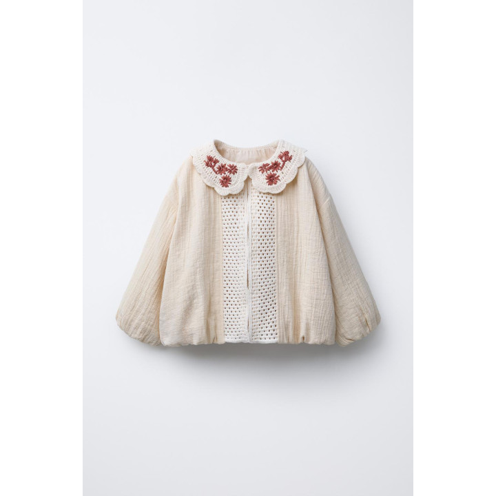 ЖАКЕТ С ВЯЗАНЫМ КРЮЧКОМ ВОРОТНИКОМ