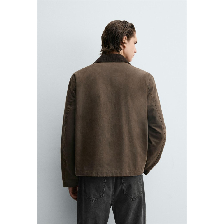 КУРТКА С ЭФФЕКТОМ ВОЩЕНИЯ И КОНТРАСТНОЙ ОТДЕЛКОЙ