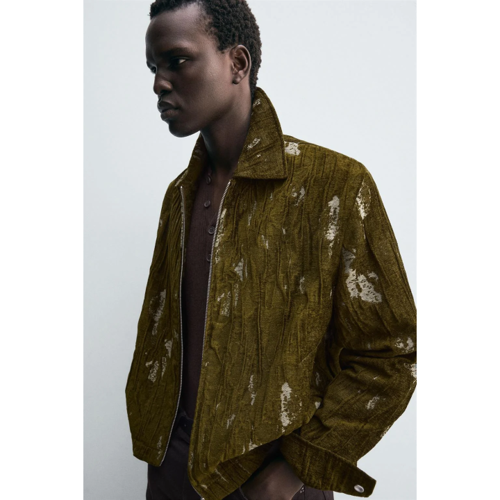 ЖАККАРДОВАЯ КУРТКА С РЕЛЬЕФНЫМ УЗОРОМ