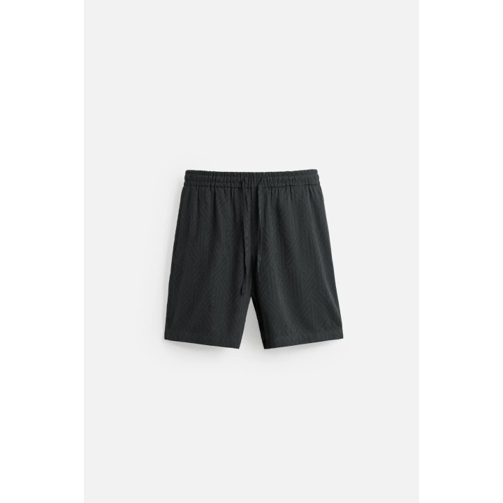 БЕРМУДЫ С ГЕОМЕТРИЧЕСКИМ ЖАККАРДОМ