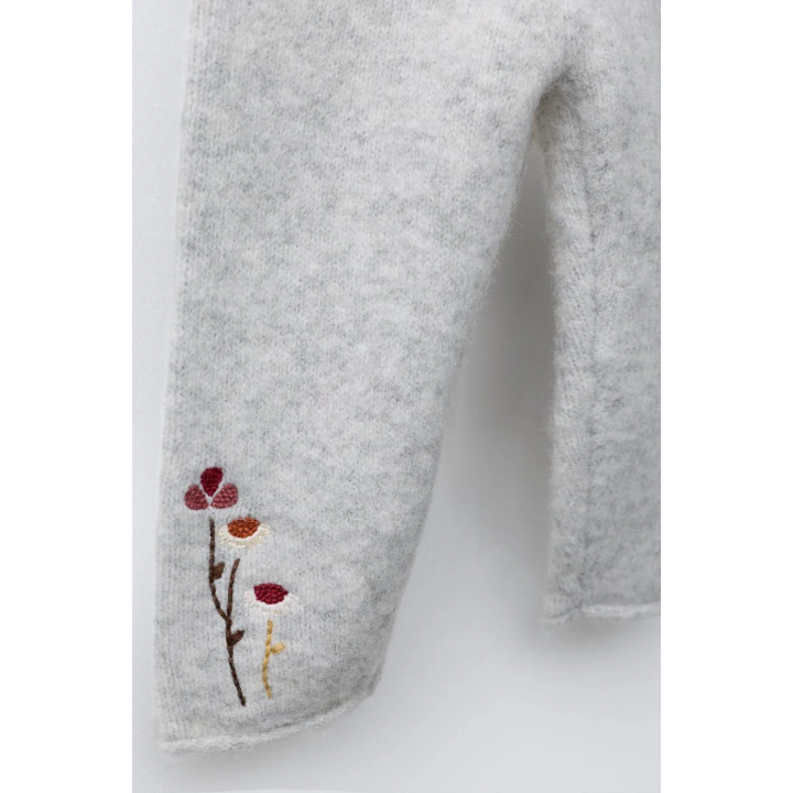 ТРИКОТАЖНЫЕ БРЮКИ С ВЫШИВКОЙ ЦВЕТОВ