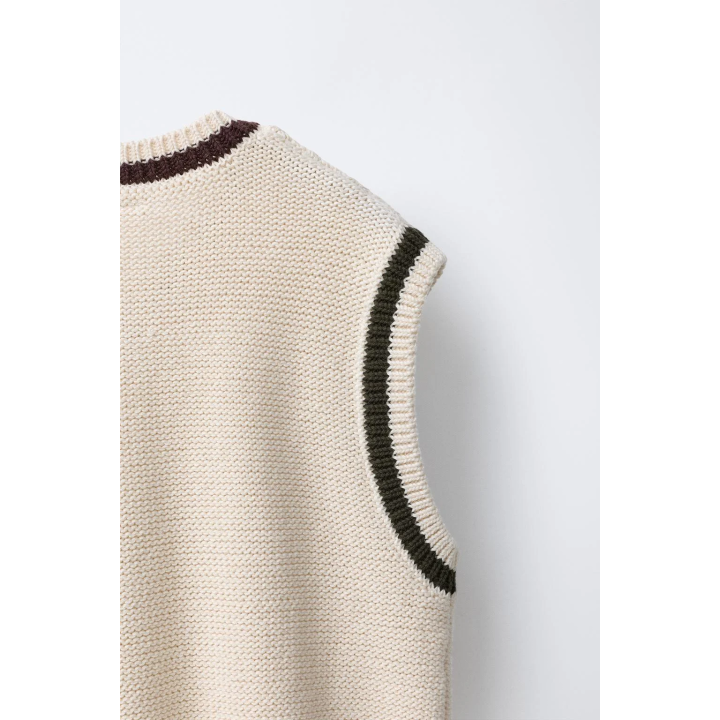 ВЯЗАНЫЙ ЖИЛЕТ С КОСАМИ