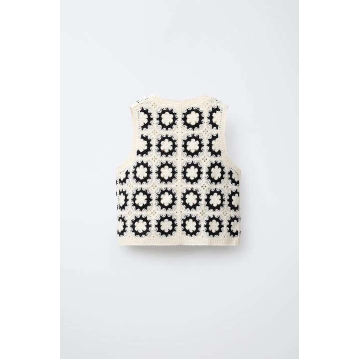 ТРИКОТАЖНЫЙ ЖИЛЕТ С ЦВЕТАМИ