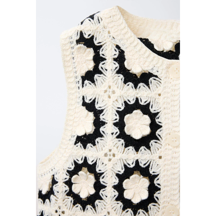 ТРИКОТАЖНЫЙ ЖИЛЕТ С ЦВЕТАМИ