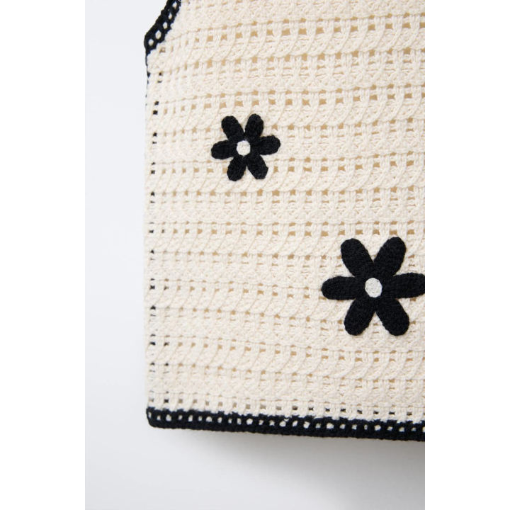 ТОП ИЗ ТРИКОТАЖА, ВЯЗАНОГО КРЮЧКОМ, С ЦВЕТАМИ