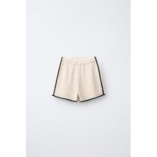 ВЯЗАНЫЕ КРЮЧКОМ ШОРТЫ-БЕРМУДЫ С ДЕКОРАТИВНОЙ СТРОЧКОЙ