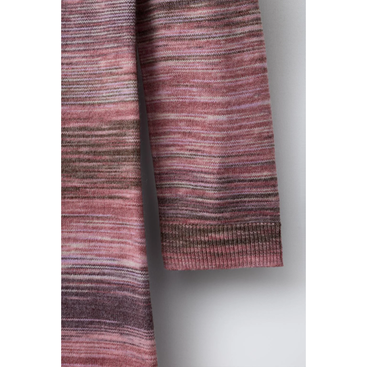 Длинное полосатое вязаное платье