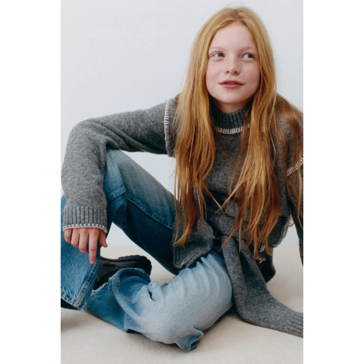 ДЖЕРСИ ВЯЗАНЫЙ С КОНТРАСТНОЙ ВЫШИВКОЙ