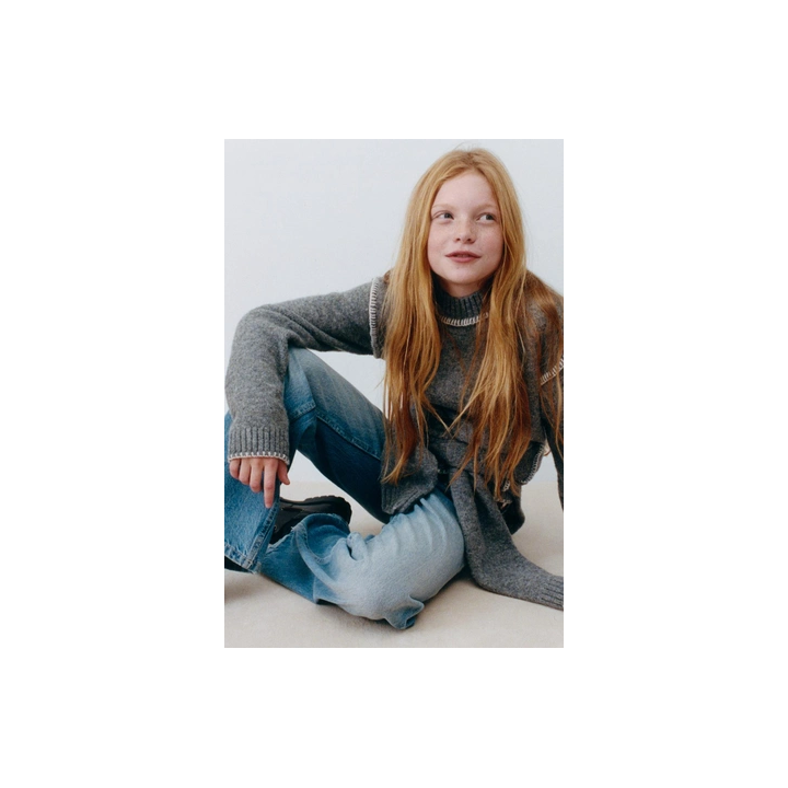 ДЖЕРСИ ВЯЗАНЫЙ С КОНТРАСТНОЙ ВЫШИВКОЙ