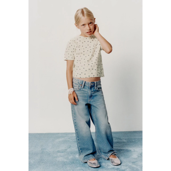 ТРИКОТАЖНАЯ ФУТБОЛКА С ЦВЕТОЧНЫМ ПРИНТОМ