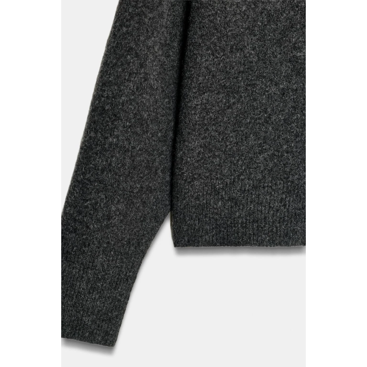 СВИТЕР ИЗ МЯГКОГО ТРИКОТАЖА