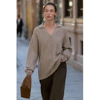 СВИТЕР С УЗОРОМ «КОСЫ»