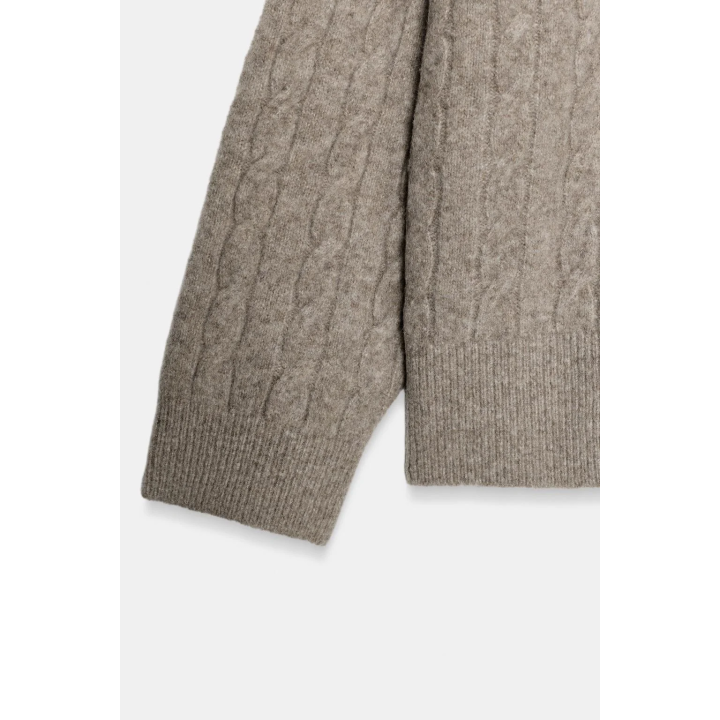 СВИТЕР С УЗОРОМ «КОСЫ»