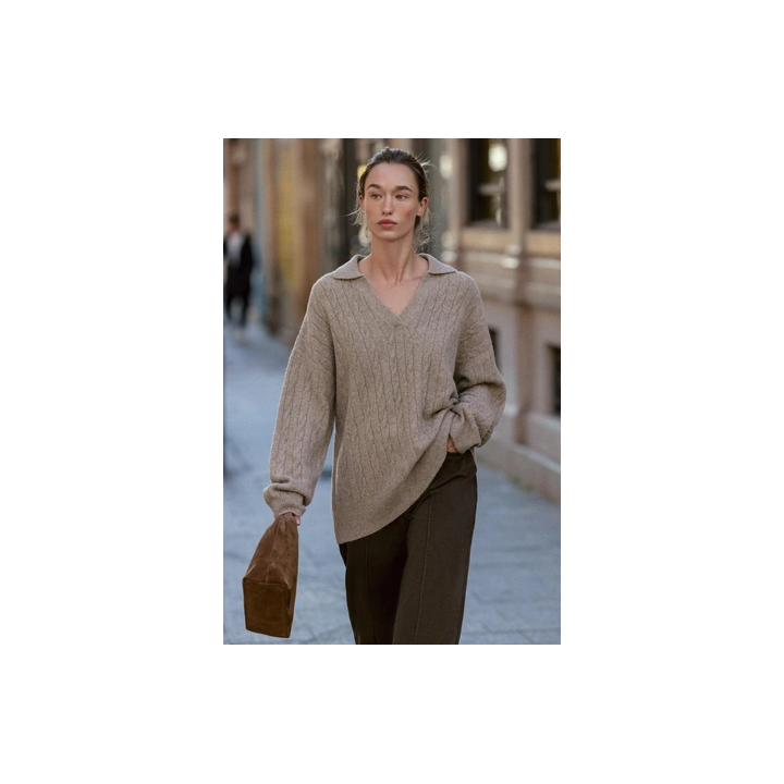 СВИТЕР С УЗОРОМ «КОСЫ»