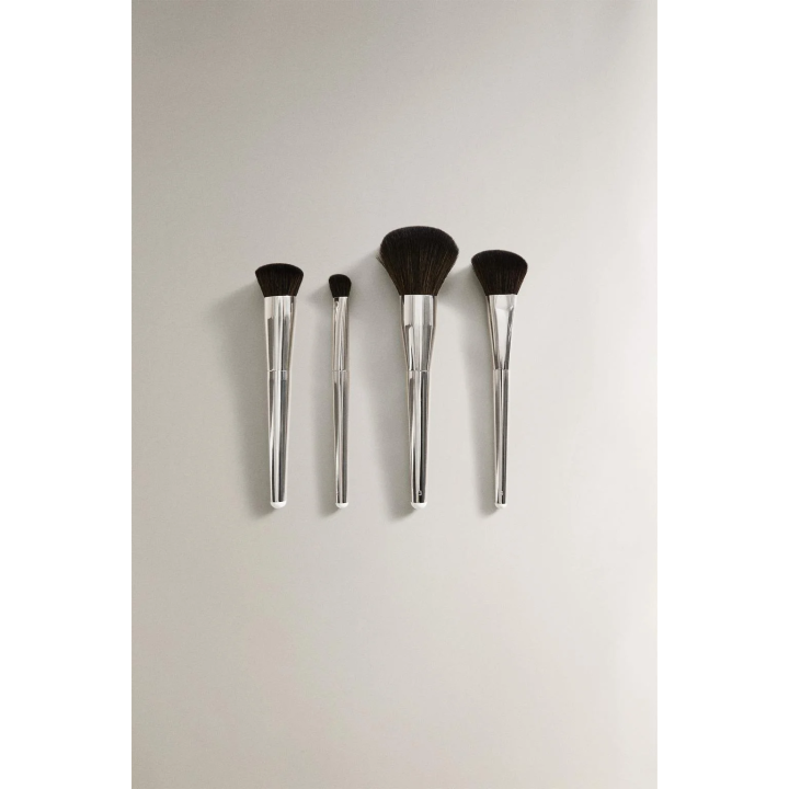 MAKEUP BRUSH SET (SET OF 4)