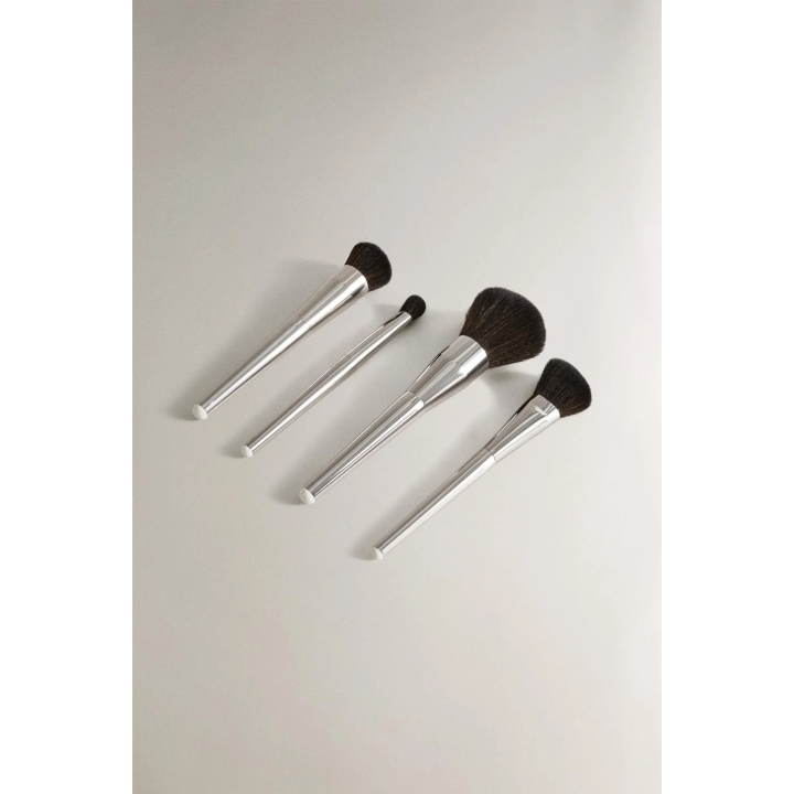 MAKEUP BRUSH SET (SET OF 4)