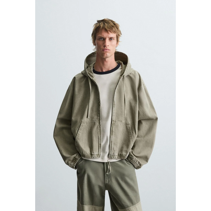 КУРТКА С КАПЮШОНОМ И ЭФФЕКТОМ ПОТЕРТОСТИ