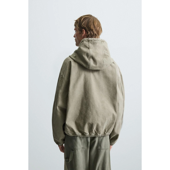 КУРТКА С КАПЮШОНОМ И ЭФФЕКТОМ ПОТЕРТОСТИ