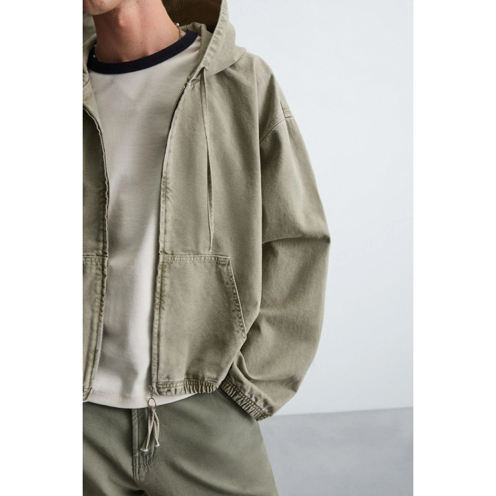 КУРТКА С КАПЮШОНОМ И ЭФФЕКТОМ ПОТЕРТОСТИ