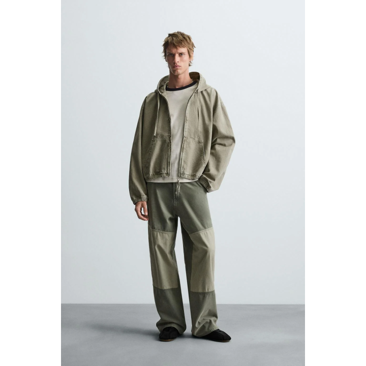 КУРТКА С КАПЮШОНОМ И ЭФФЕКТОМ ПОТЕРТОСТИ