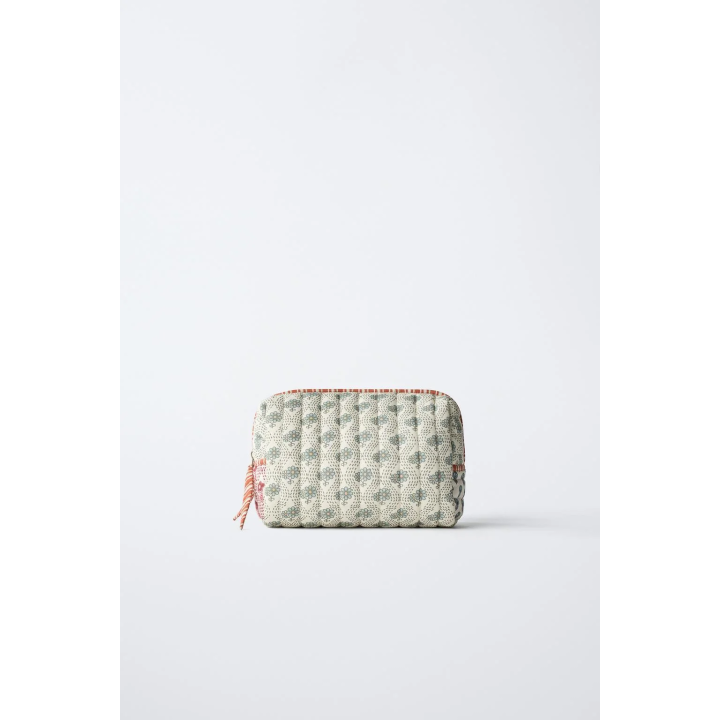 КОСМЕТИЧКА С ЦВЕТОЧНЫМ ПРИНТОМ