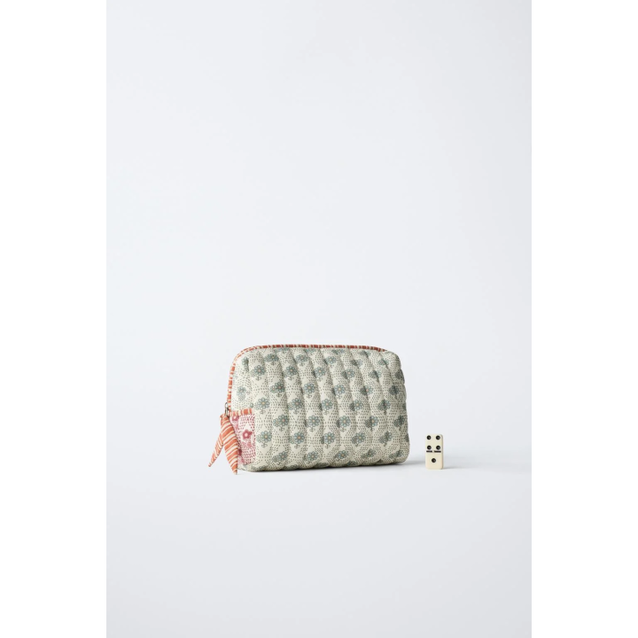 КОСМЕТИЧКА С ЦВЕТОЧНЫМ ПРИНТОМ