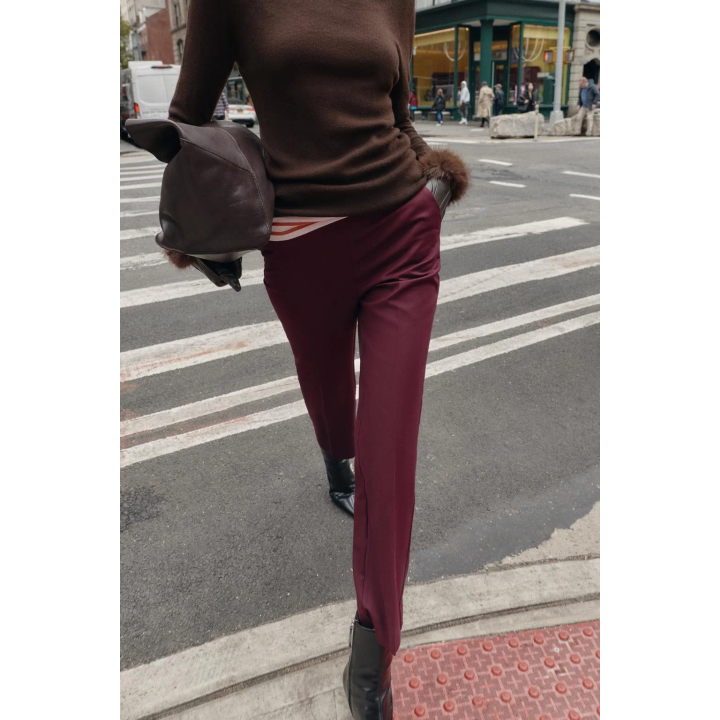 БРЮКИ ПРИТАЛЕННОГО КРОЯ