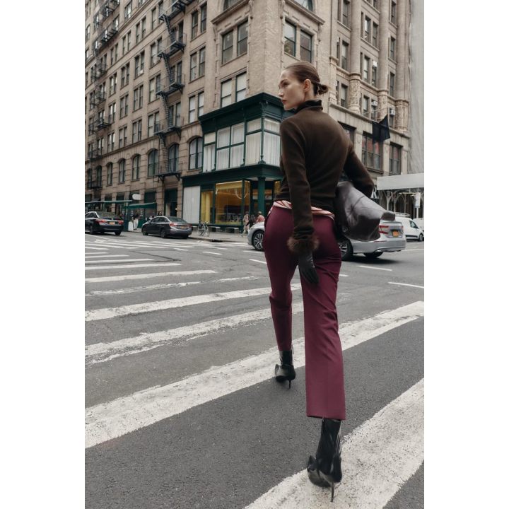 БРЮКИ ПРИТАЛЕННОГО КРОЯ