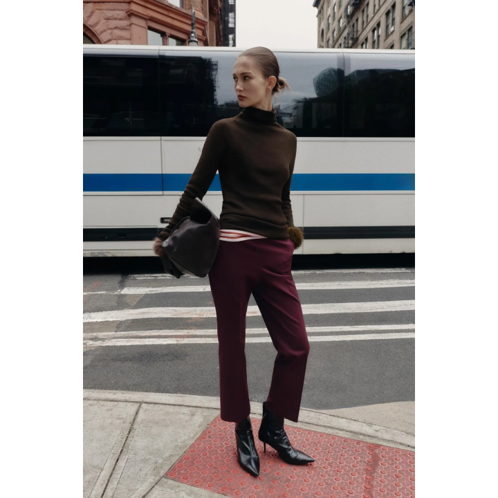 БРЮКИ ПРИТАЛЕННОГО КРОЯ