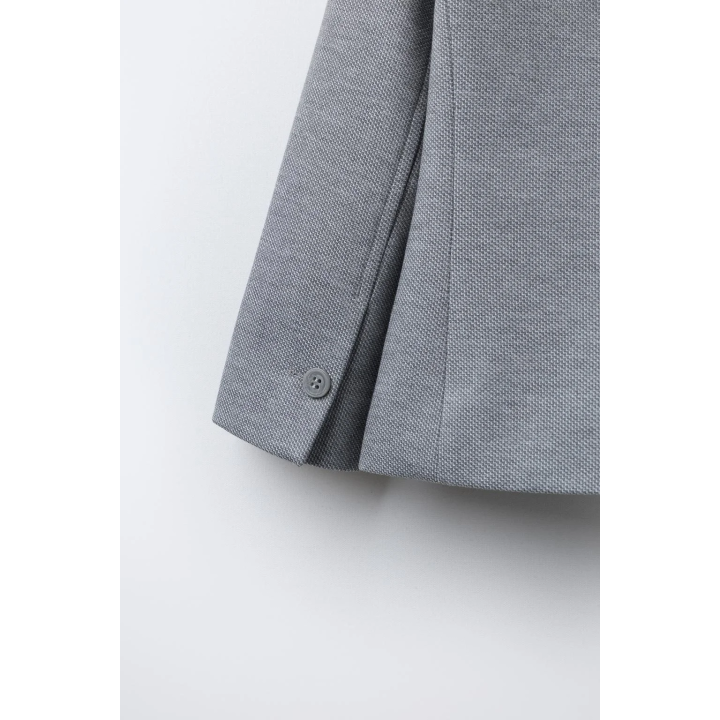 ПРИТАЛЕННЫЙ КОСТЮМНЫЙ БЛЕЙЗЕР