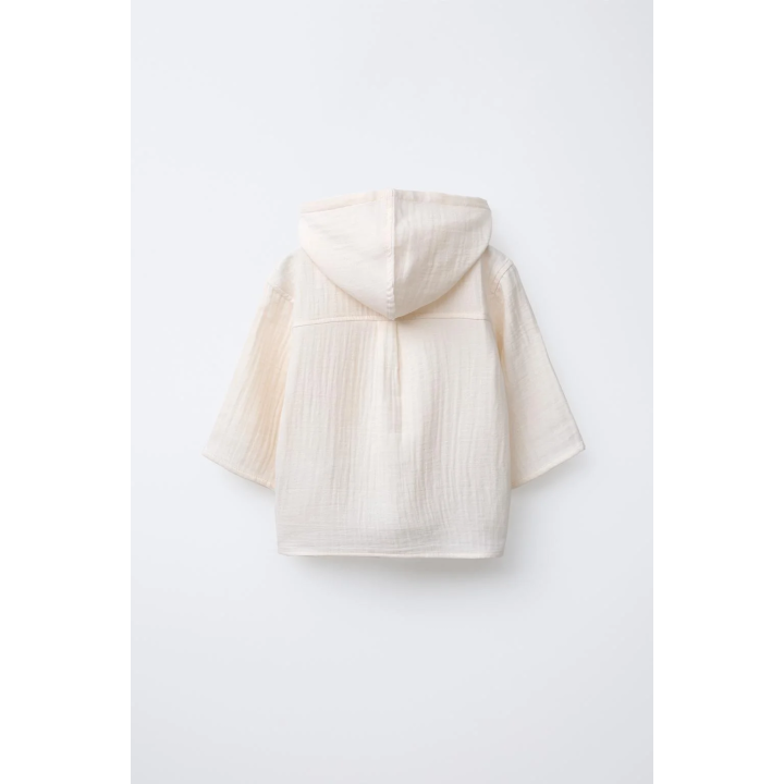 РУБАШКА ИЗ РЕЛЬЕФНОЙ ТКАНИ С КАПЮШОНОМ